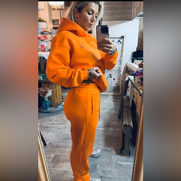LOV sweatsuit - Picture 2 of 5